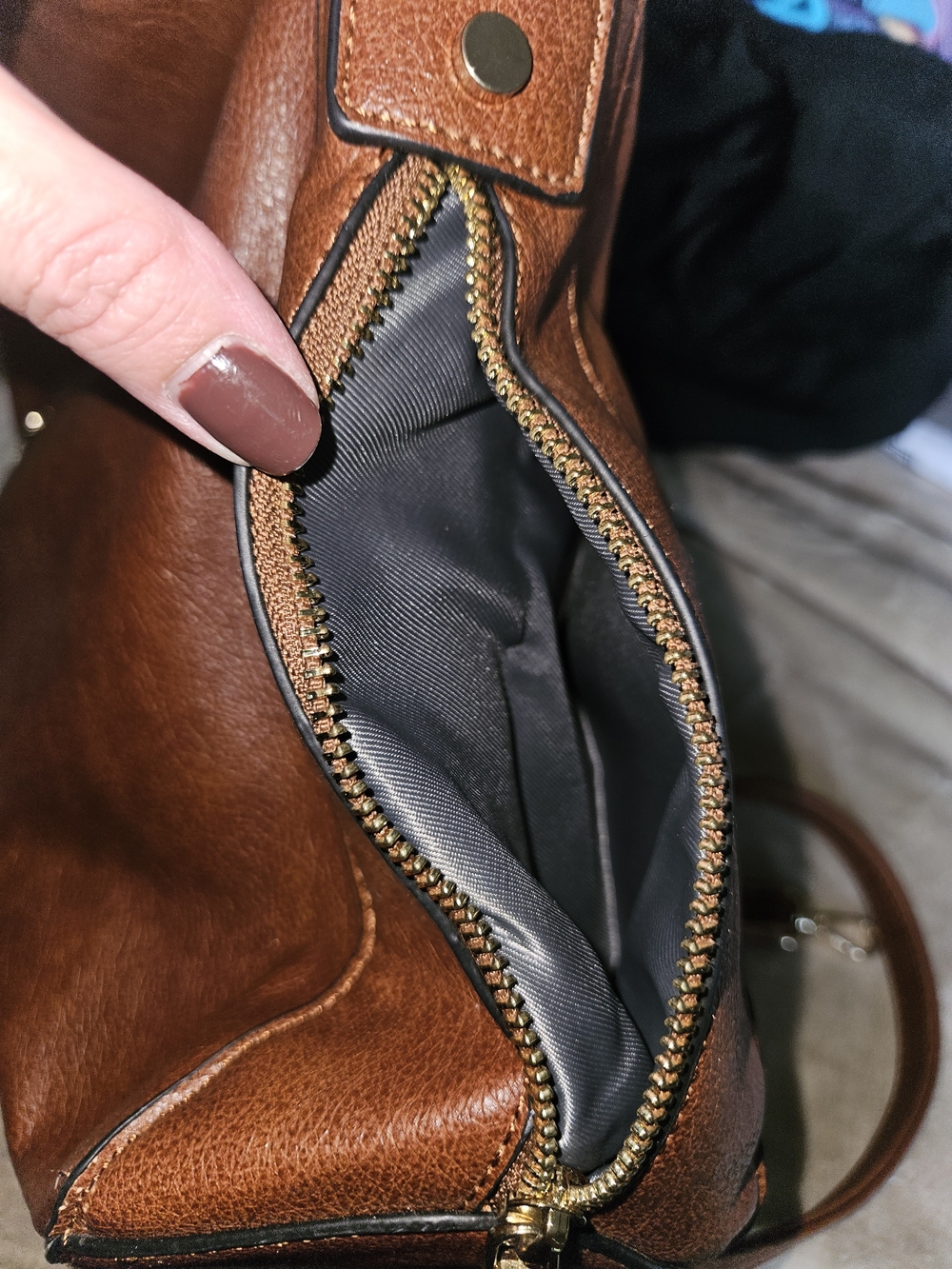 Women's Brown Shoulder Bag - Classic Carryall - Picture 5 of 12